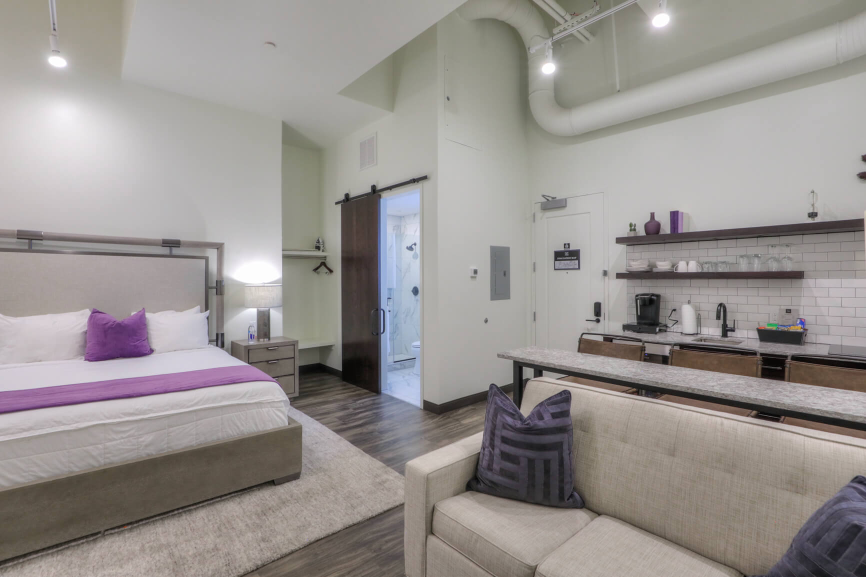 Studio 154 Luxury Hotel — photo 16 of 17